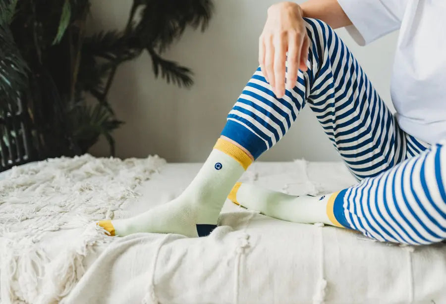 Why Your Feet Are Cold & Sweaty – FLAT SOCKS
